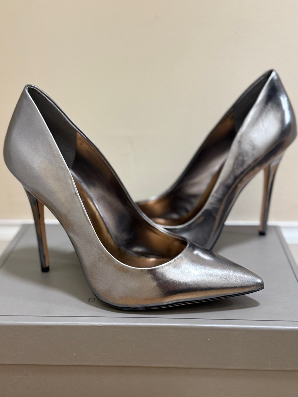 BCBG Max Azria Gunmetal Heels Pumps 8